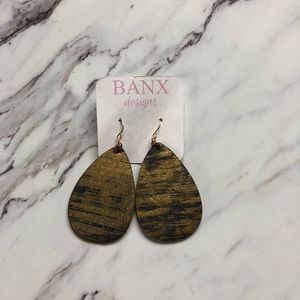 Brand new dangle earrings